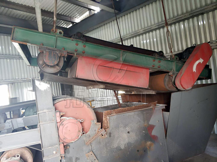 鎧裝永磁自卸除鐵器，鎧甲式永磁自卸除鐵器，永磁除鐵器，帶式除鐵器使用現場